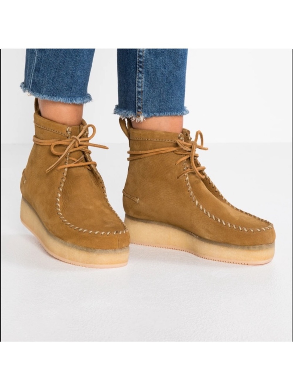 Clarks Wallabee Rust Red High Top Lace-Up Platform Bootie